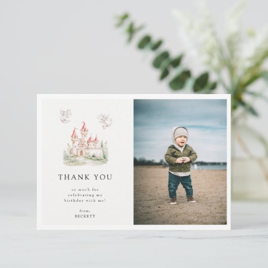 Schattige Dragon Castle thema verjaardagsfeestfoto Bedankkaart (Staand voorkant)