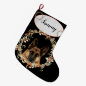 Schattige Duitse herder in Holiday Wreath Grote Kerstsok (Voorkant (Hangend))