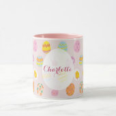 Schattige Easter Painted Egg Pattern Roze Naam Mok (Midden)