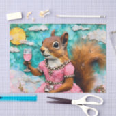 Schattige eekhoorn in een roze jurk tissuepapier (Craft)