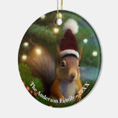 Schattige eekhoorn verstopt in een boomtak Custom Keramisch Ornament (Links)