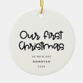 Schattige eenvoudig Onze eerste kersttrouwfoto Keramisch Ornament (Voorkant)