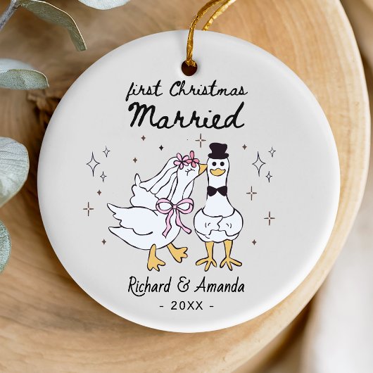 Schattige eerste kerst getrouwde domme gans keramisch ornament