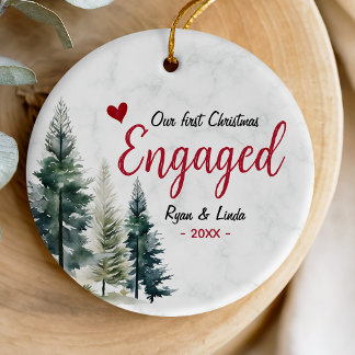 Schattige eerste Kerst verloving rood hart Keramisch Ornament