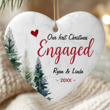 Schattige eerste kerst verlovings rode hart bomen