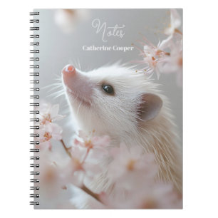 Schattige egel tussen de voorjaarsbloesems notitieboek