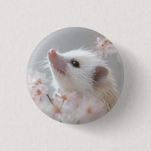 Schattige egel tussen de voorjaarsbloesems ronde button 3,2 cm