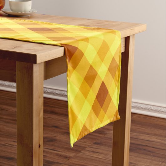 Schattige eigeel geel geruite kleine tafelloper (Voorbeeld)