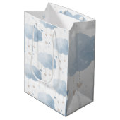 Schattige Elegant Blauw Ivoor Wolken Sterren Jonge Medium Cadeauzakje (Voorkant Gekanteld)
