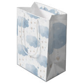 Schattige Elegant Blauw Ivoor Wolken Sterren Jonge Medium Cadeauzakje (Achterkant Gekanteld)