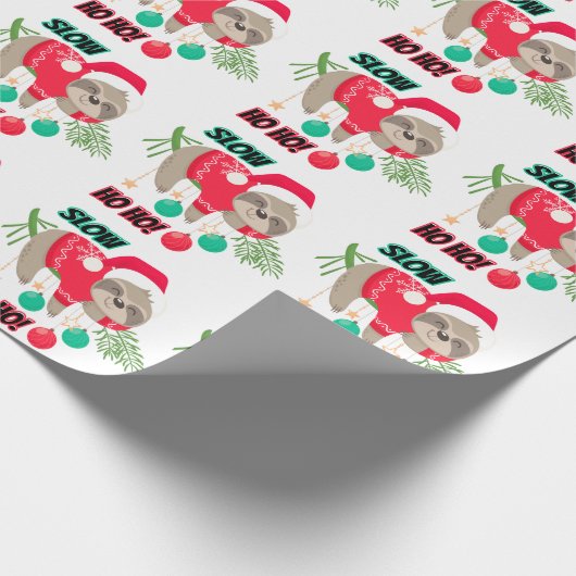 Schattige en Grappig Santa's Sloth Slow Ho Ho Cadeaupapier (Hoek)