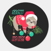 Schattige en Grappig Santa's Sloth Slow Ho Ho Ronde Sticker (Voorkant)