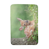 Schattige Fawn leg onder een boom Badmat (Voorkant Verticaal)