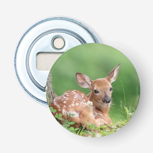 Schattige Fawn leg onder een boom Button Flesopener (Voorkant)