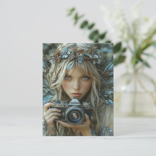Schattige fee met een camera briefkaart (Staand voorkant)