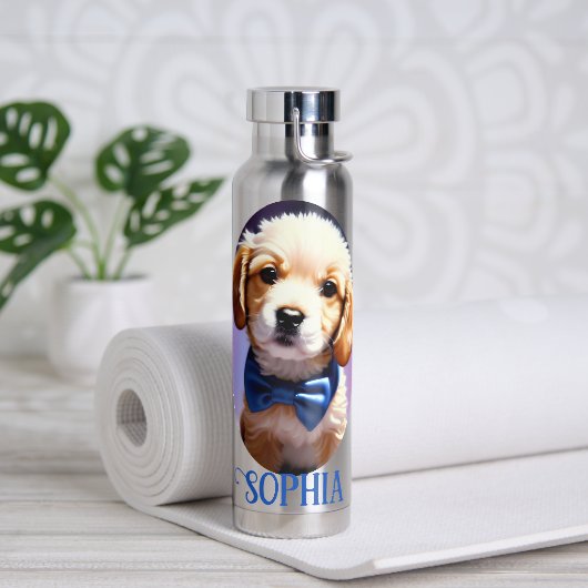 Schattige Fluffy Puppy met Cute Blue Bow Stropdas Waterfles (Yoga)