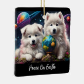Schattige Fluffy Samoyed Puppies, Vrede op Aarde Keramisch Ornament (Rechts)