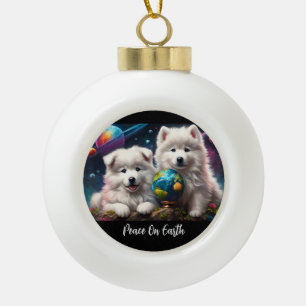 Schattige Fluffy Samoyed Puppies, Vrede op Aarde Keramische Bal Ornament
