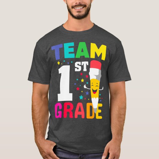 Schattige Funny Pencil Crayon Team 1e klas naar T-shirt (Voorkant)