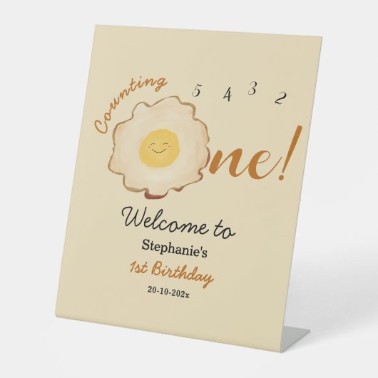 Schattige gebakken ei 1e verjaardag welkom reclamebord met voetstuk (Voorkant)