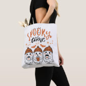Schattige geesten Halloween griezelige tijd Tote Bag (Dichtbij)