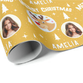 Schattige Gele Rendier Kind Naam Foto Kerstmis Cadeaupapier (Rol Hoek)