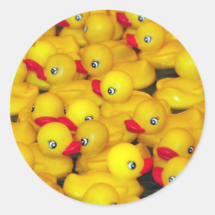 Schattige gele rubber eendjes ronde sticker