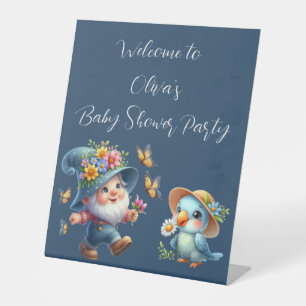 Schattige Gelukkige Kabouter Met Vlinder Baby Show Reclamebord Met Voetstuk