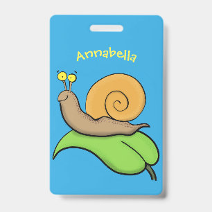 Schattige, gelukkige slak op een blad cartoonillus badge