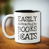 Schattige Gemakkelijk Afgeleid door Boeken en Katt Tweekleurige Koffiemok