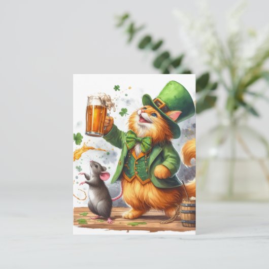 Schattige gemberkat en een muis met bier briefkaart (Staand voorkant)
