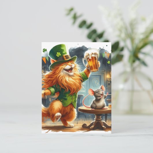 Schattige gemberkat en een muis met bierst. pats briefkaart (Staand voorkant)