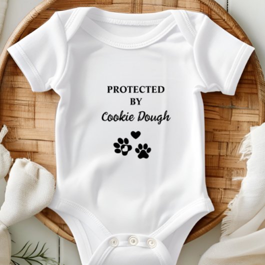 Schattige gepersonaliseerd beschermd door hond