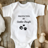 Schattige gepersonaliseerd beschermd door hond