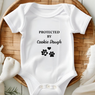 Schattige gepersonaliseerd beschermd door hond