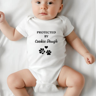 Schattige gepersonaliseerd beschermd door hond