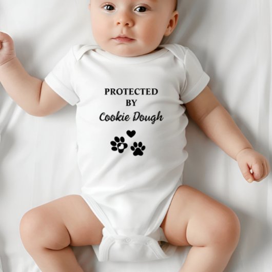 Schattige gepersonaliseerd beschermd door hond