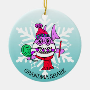 Schattige gepersonaliseerde Grandma Shark en Snowf Keramisch Ornament