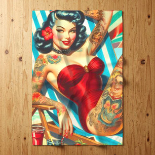 Schattige getatoeëerd zwempak pin-up theedoek