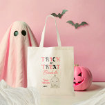 Schattige Ghost Trick or treat Halloween Tote Bag<br><div class="desc">Schattigee roze-wang ghost roze accenten "Trick or treat" "Happy Halloween" vakantie ontwerp. Composiet ontwerp van Holiday Hearts Design.</div>