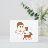 Schattige Ghost Walking Chihuahua Feestdagenkaart (Staand voorkant)