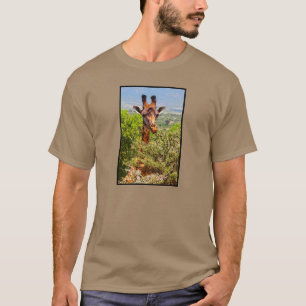 Schattige Giraffe die zijn hoofd boven de bomen ho T-shirt