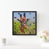 Schattige Giraffe die zijn hoofd boven de bomen ho Vierkante Klok (Huis)