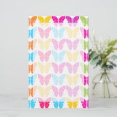 Schattige Girly Vibrant Regenboog Vlinderpatroon Briefpapier (Staand voorkant)