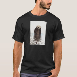 Schattige glimlende Otter in het meer T-shirt