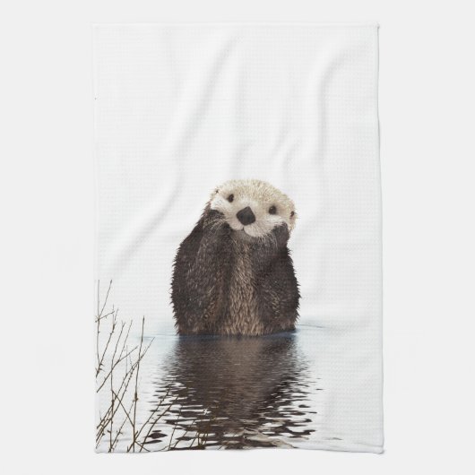 Schattige glimlende Otter in het meer Theedoek (Verticaal)