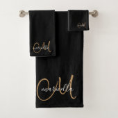 Schattige gouden monogram scriptnaam zwart bad handdoek (Insitu)