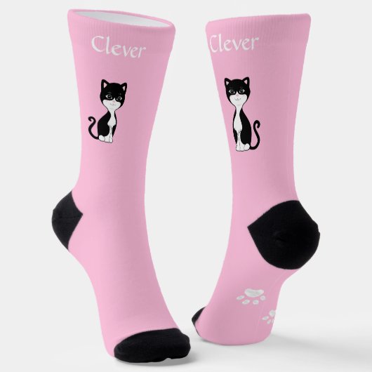 Schattige grappige tuxedo kat & poten op lichtroze sokken (Gebogen)