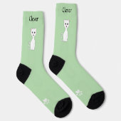 Schattige grappige witte kat & poten op lichtgroen sokken (Rechts)
