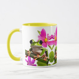 Schattige Green Frog Omgeven door Pink Flowers Mok